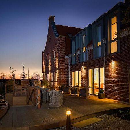 Hotel Grachtenhuus Greetsiel Bagian luar foto